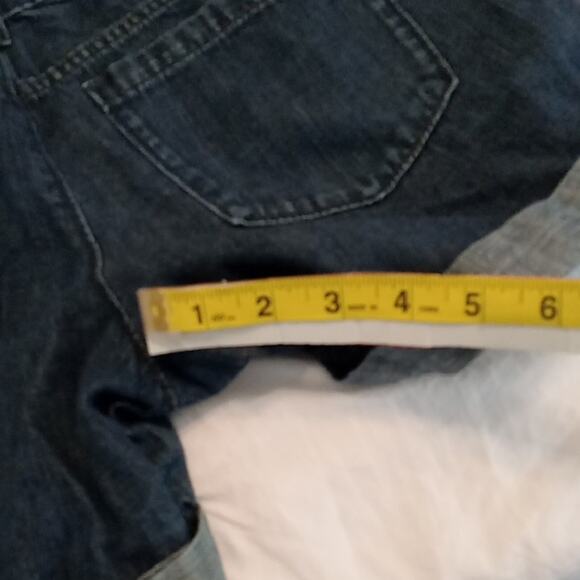 Old Navy Women's Size 6 Blue Jean Shorts with Cuffed Hem. Athleisure, Summer - Picture 7 of 7